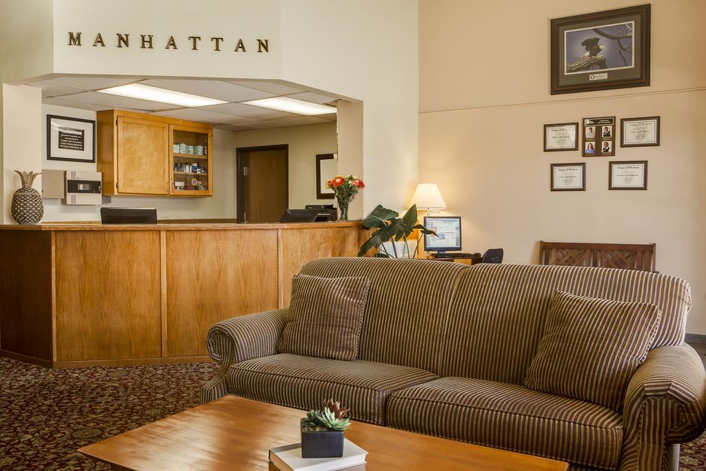 Super 8 By Wyndham Manhattan Ks Exteriér fotografie