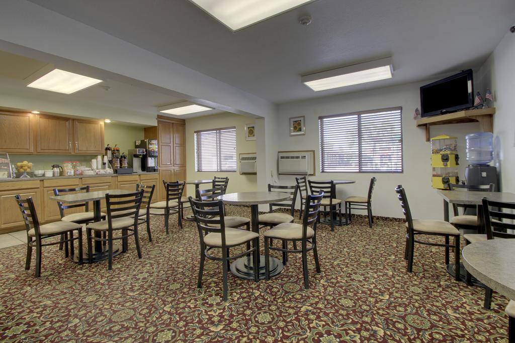 Super 8 By Wyndham Manhattan Ks Restaurace fotografie